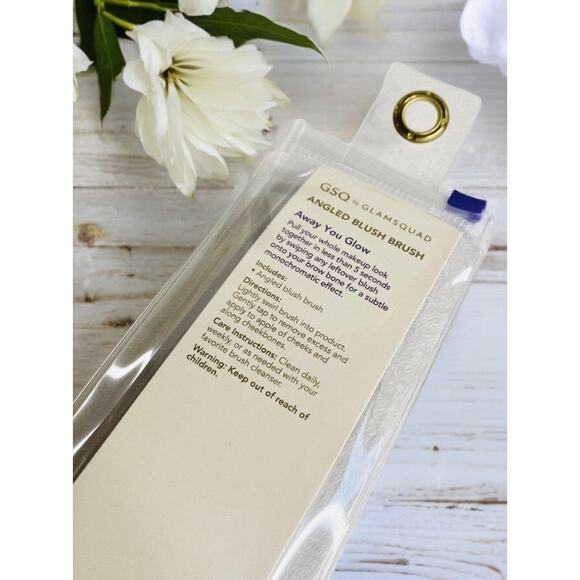 GSQ by GLAMSQUAD Angled Blush Brush Synthetic Fibers Away You Glow - Picture 3 of 6